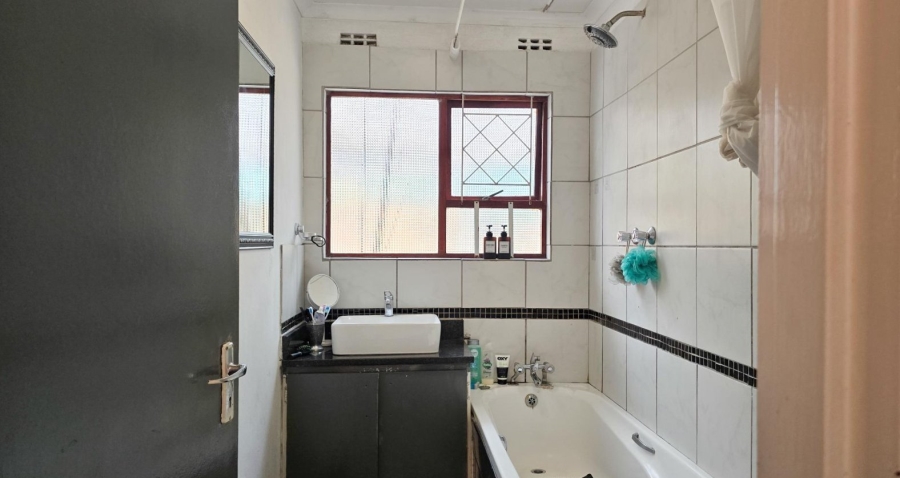 3 Bedroom Property for Sale in Nahoon Valley Park Eastern Cape